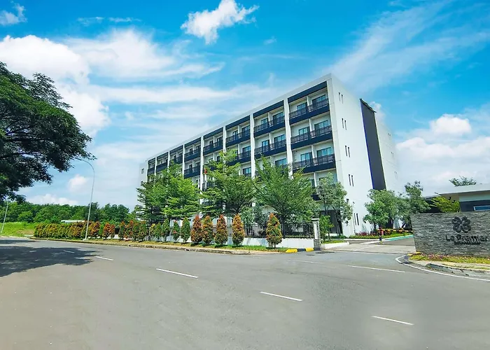 Le Premier Hotel Deltamas