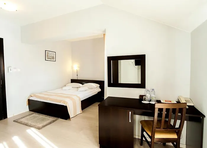 Astoria Hotel & Restaurant