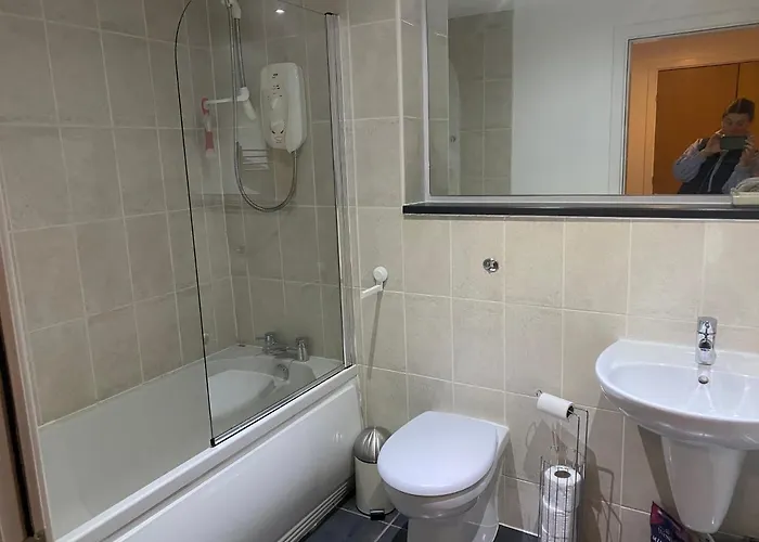 City Centre 2 Bedroom Apartment, Secure Parking.
