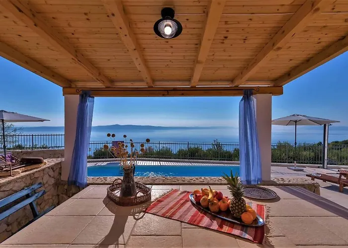 Charmy Villa Hill With Pool