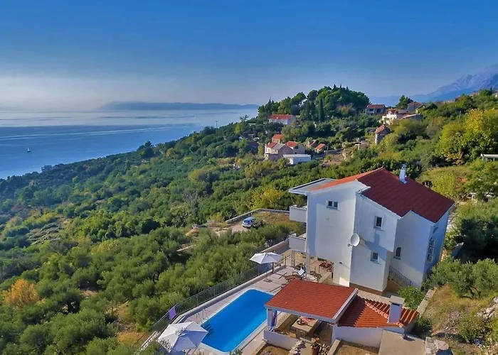 Charmy Villa Hill With Pool