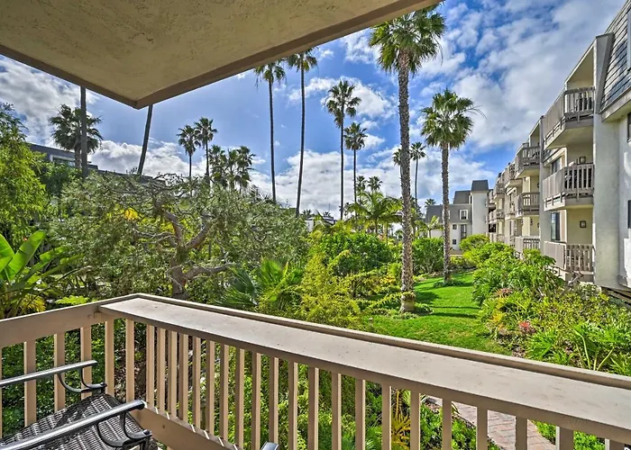 'Deja Blue' Oceanside Condo On Beach W/ Pools!