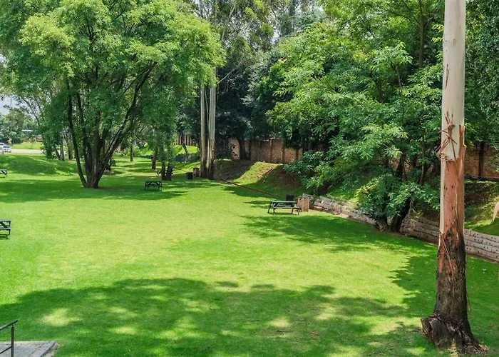 Modern 1 Bedroom Apartment In Braamfontein Werf