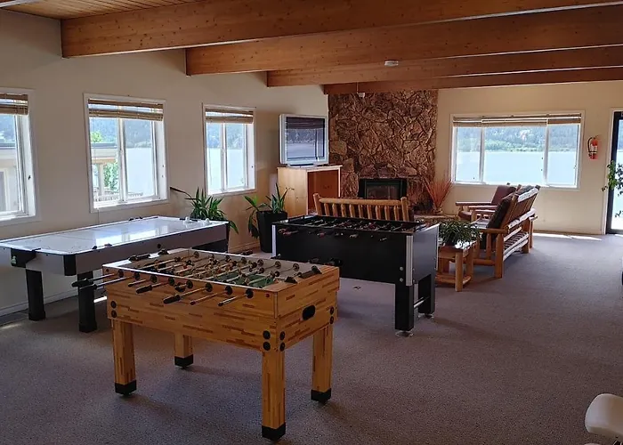 Akiskinook Resort: Lakeside Family Retreat with Diverse Amenities
