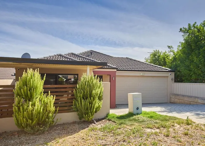Gorgeous Family House Near Shops