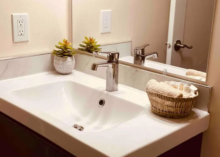 Unit #301 Mountain View 2Br In Canmore Down Town