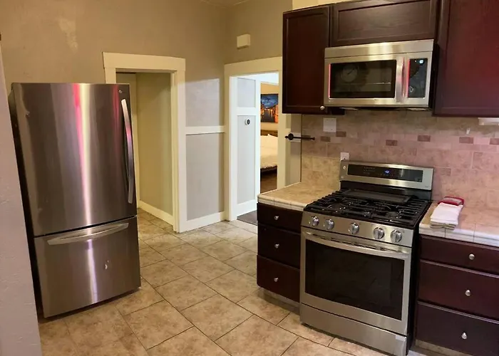 2 King Beds! Fantastic Stylish Bungalow Home!