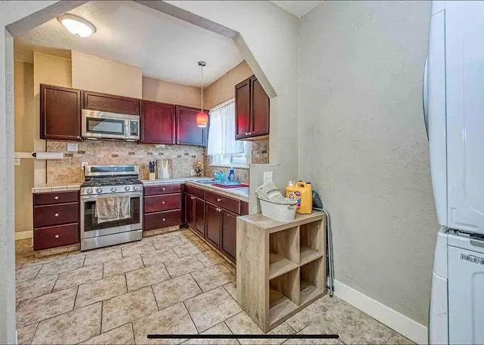 2 King Beds! Fantastic Stylish Bungalow Home!