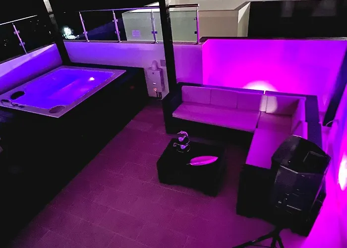 Magnificent Pent House W/Jacuzzi