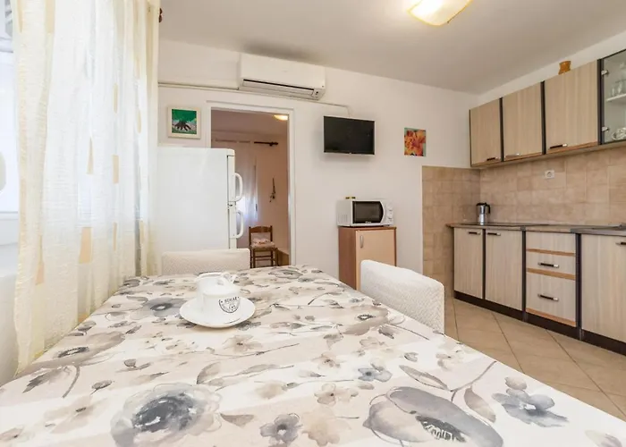 1 Bedroom Stunning Apartment In Pag