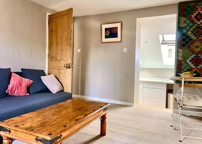 Charming 1 Bed Loft In 16C House In City Centre