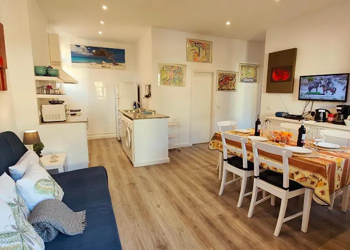 Casa Con Jardin A 30 Metros De La Playa. Vl.