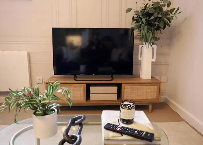 Wesley House - Fantastic Location With Free Parking