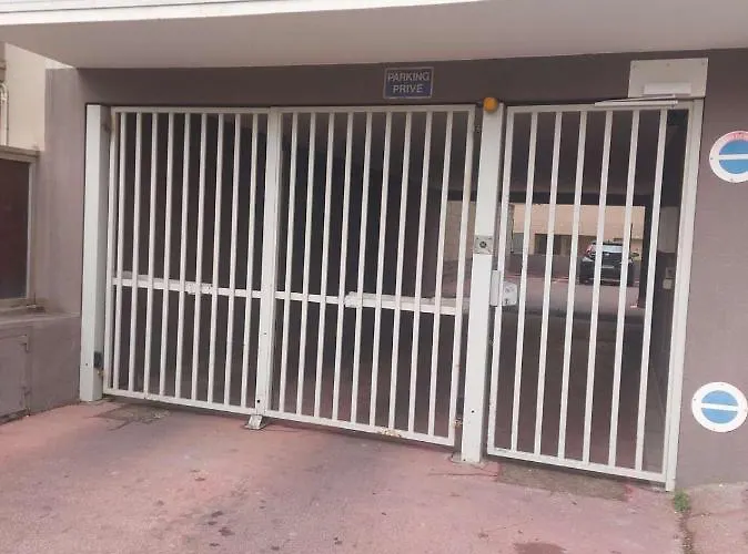 Residence D'Anjou - Grand Studio Avec Clim, Balcon Et Parking Privatif