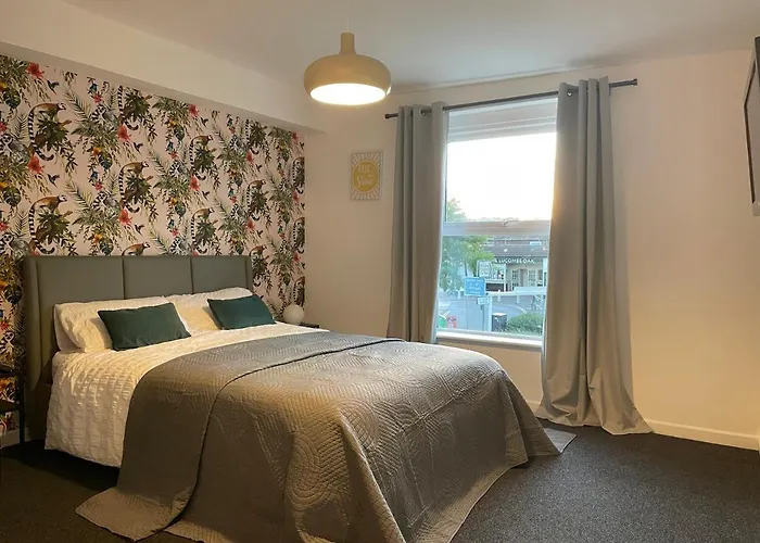Modern Studio Apartment; 10Min Walk To Town & Quay