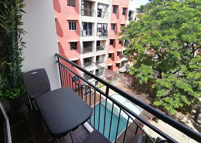 Condo Azur Suites E507 Near Airport, Netflix, Stylish, Cozy With Swimming Pool