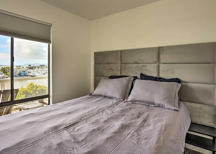 San Francisco Area Studio W/ Bay Views!