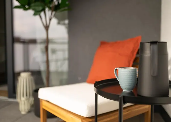 Dwellstay - Modernes Apartment I 55Qm I 2 Zimmer I Kueche I Bad I Terrasse I Tv I Wlan