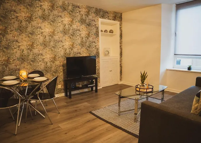 1 Bedroom Flat With Easy Parking/Public Transport