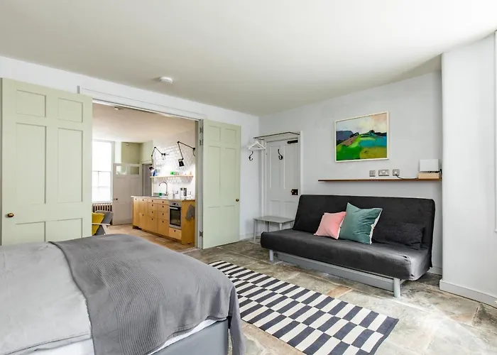 Walcot Apartment
