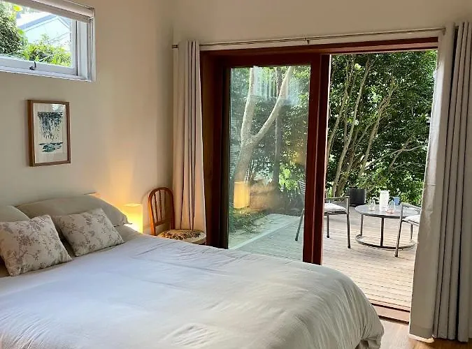 Tranquil Garden Apartment With Living Room