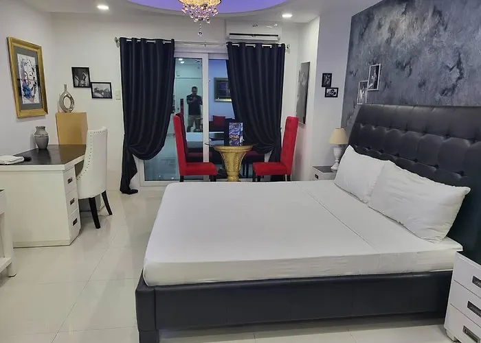 Sheryll Escapes - Kandi Palace Posh 9Th Floor New Studio With King Bed And Housekeeping