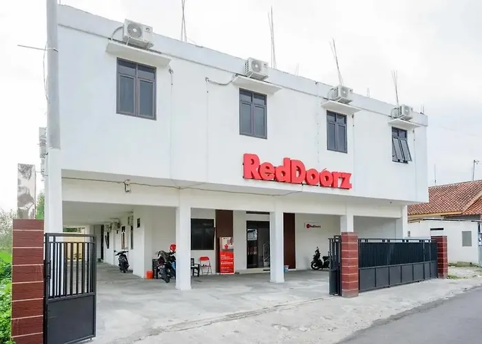 Reddoorz Syariah Near Universitas Jenderal Soedirman 2