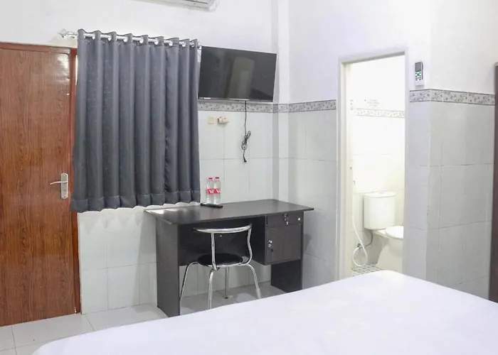 Hp Residence Mitra Reddoorz Near Alun Alun Kediri