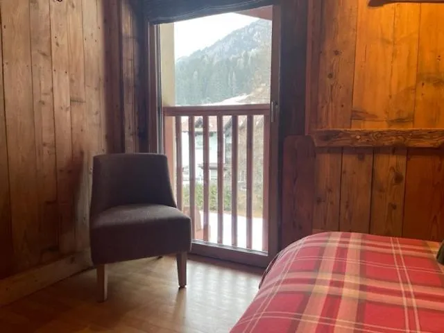 Calore Di Una Casa Di Montagna
