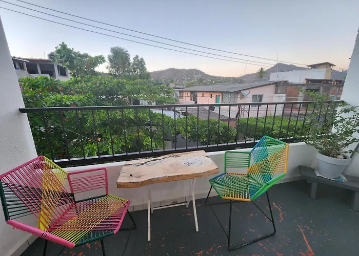 Lovely Studio Apartment With Balcony Ac & Wi-Fi, Minutes From Downtown!