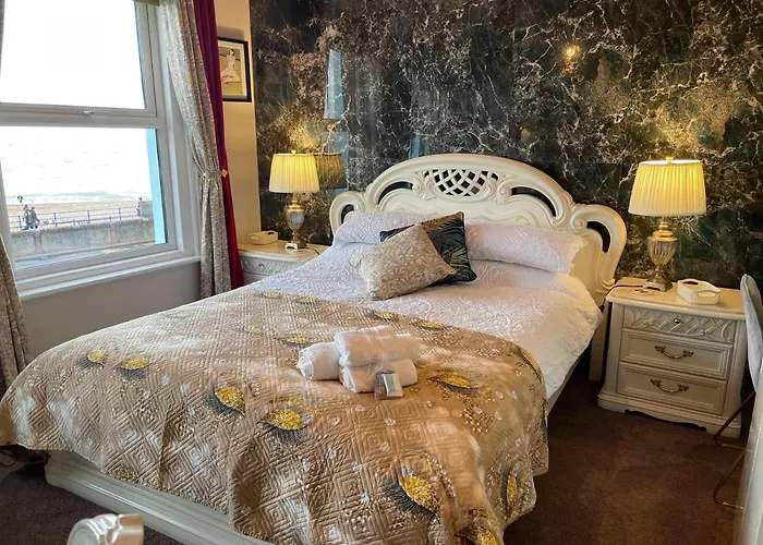 "The Italian" Seafront Apartment