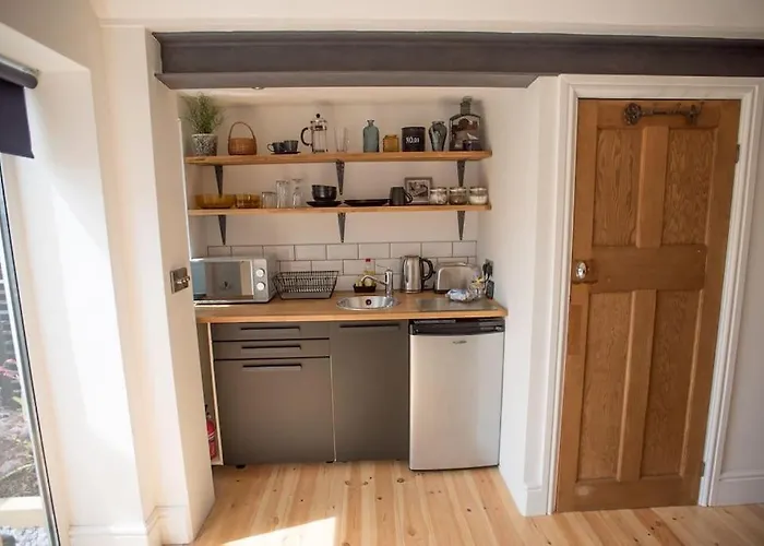 Cwtch, Cozy Studio, Private, Separate Entrance.