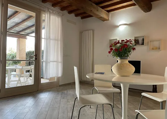 Appartamenti Teresa & Adele, 2 Km Dal Mare, 2 Bagni, Giardino Recintato, Wifi, Posto Auto