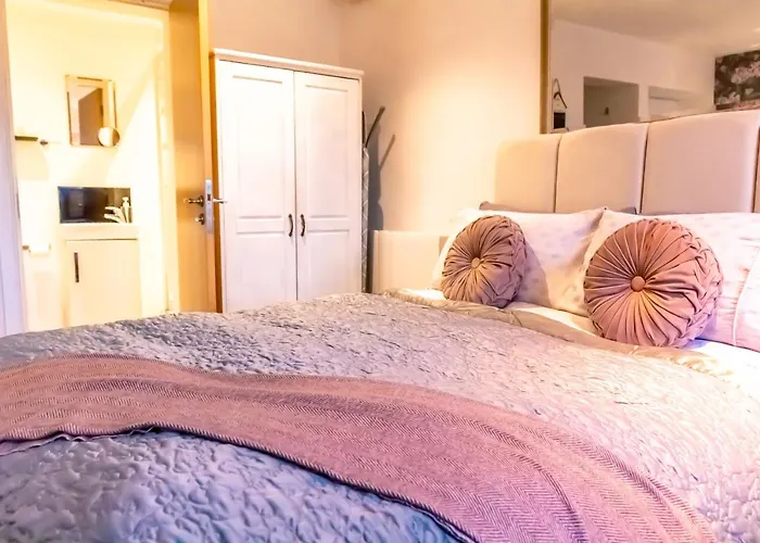 Chester City Centre Studios With Parking By Rework Accommodation