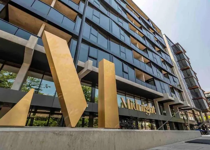 Midnight Luxe: Chic Braddon Apartment with Pool and City Views