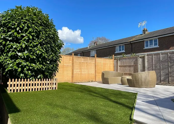 Lovely 2 Bedroom Apartment With A Garden