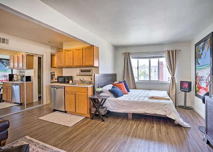 Newport Beach Vacation Rental - Short Walk To Pier