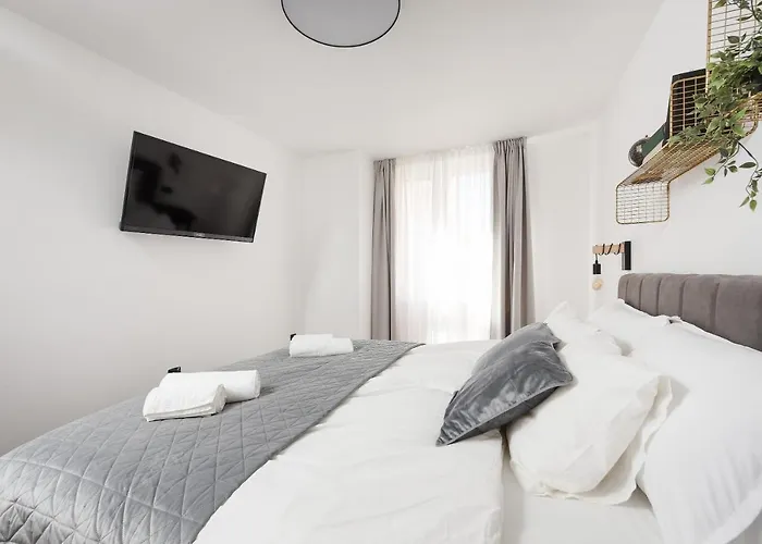 Aura Exclusive Apartment & Room