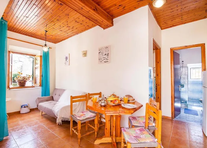 Old Barber Shop By Konnect, 1,2Km From Dassia Beach (Adults Only)
