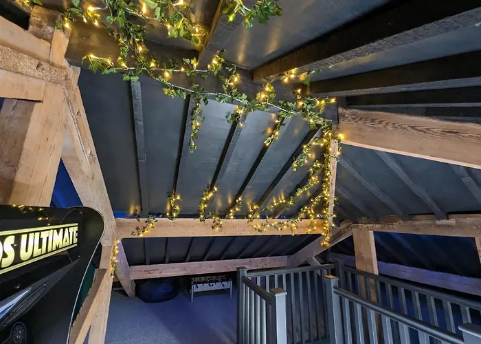 The Eden Warehouse - Green Apartment, Sleeps 5