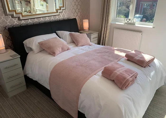 Kensington Luxury Apartment On Gated Development In Leafy Edge Of Chorley Town Centre