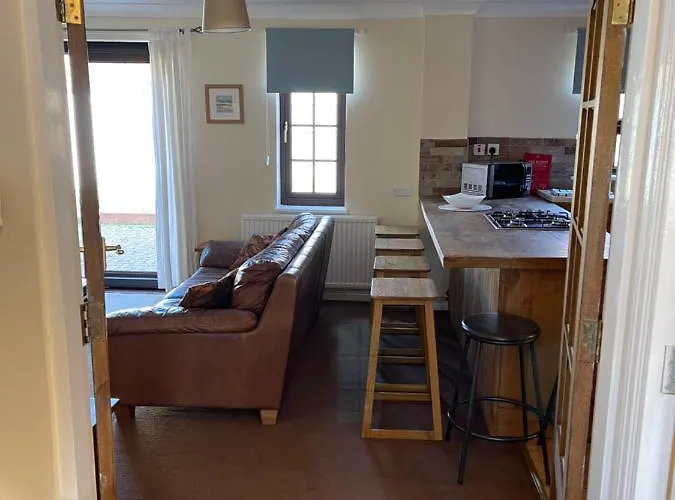 3 Floors, Sleeps 16, 4 Baths, 5 Parking, Bradgate Park, Richard Iii, Leicester