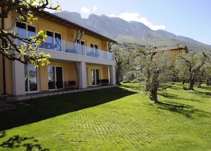 Casa Guarnati Lake View Apartments