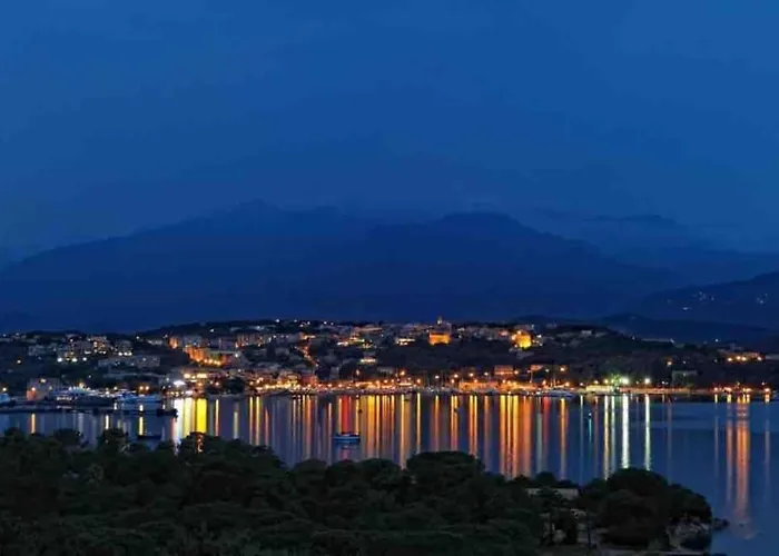 T3 Avec Terrasse Au Coeur De Portovecchio