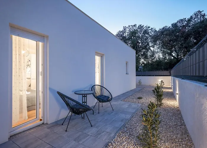 Villa La Reina - Private Heated Pool & Garden