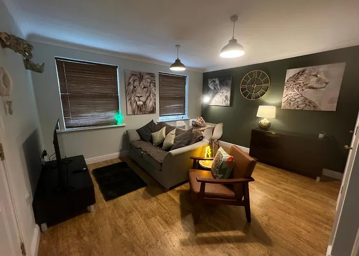 Ground Floor Apartment, Central Location With Free Parking