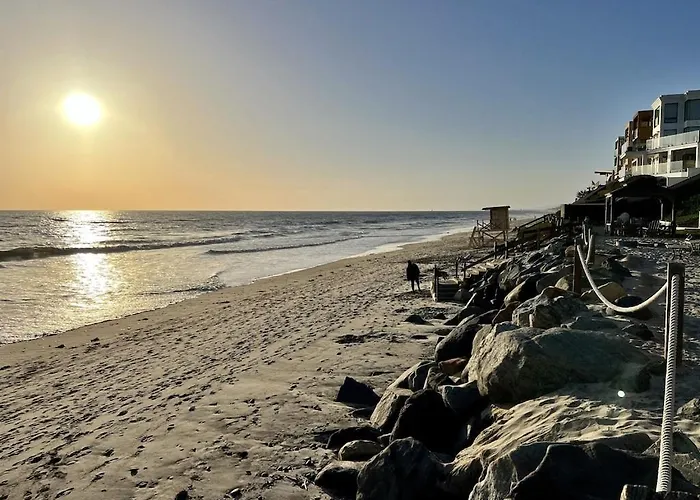 Oceanfront 2Br Condo, Private Beach & Patio, Rare Find