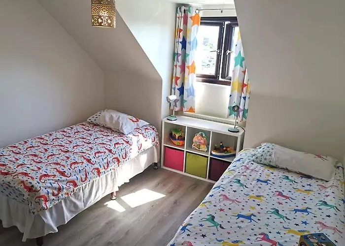 Spacious Family Friendly Apartment- 100M From Beach With Seaviews!