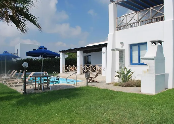 Sea Front Villa With Private Heated Pool, Quiet Area Paphos 322