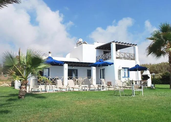 Sea Front Villa, Heated Private Pool, Amazing Location Paphos 323